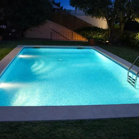 Julia: Tranquil Seaside Retreat With Spectacular Views *