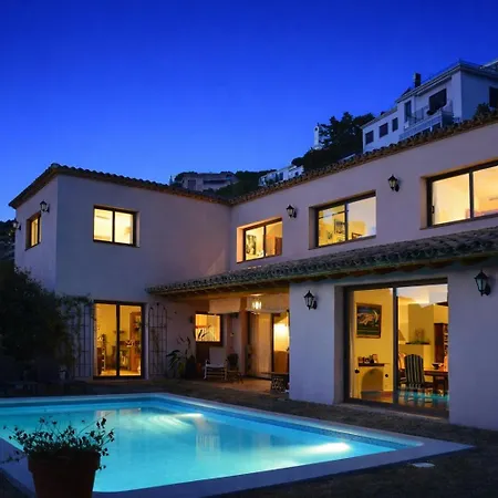 Julia: Tranquil Seaside Retreat With Spectacular Views Villa Sitges